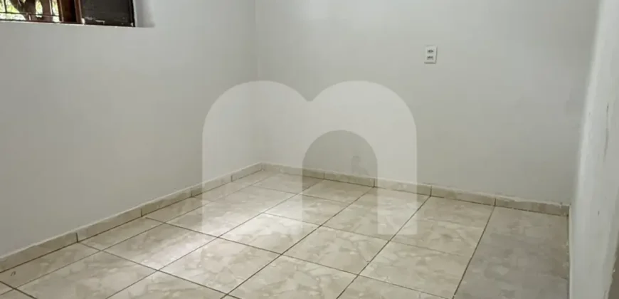 Casa para Alugar com 1 Quarto e Garagem para Moto