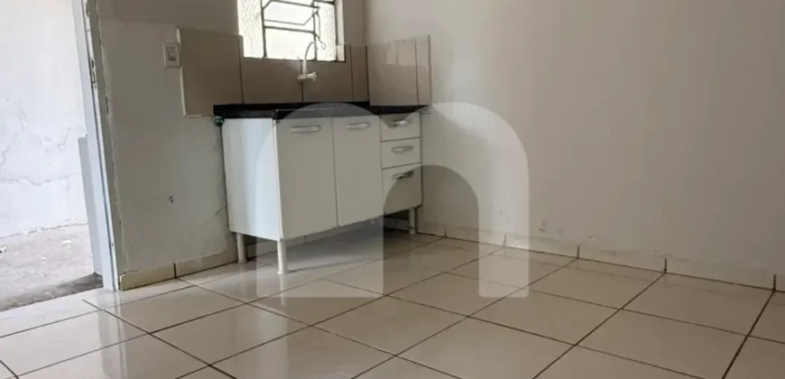 Casa para Alugar com 1 Quarto e Garagem para Moto