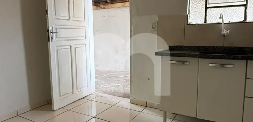 Casa para Alugar com 1 Quarto e Garagem para Moto