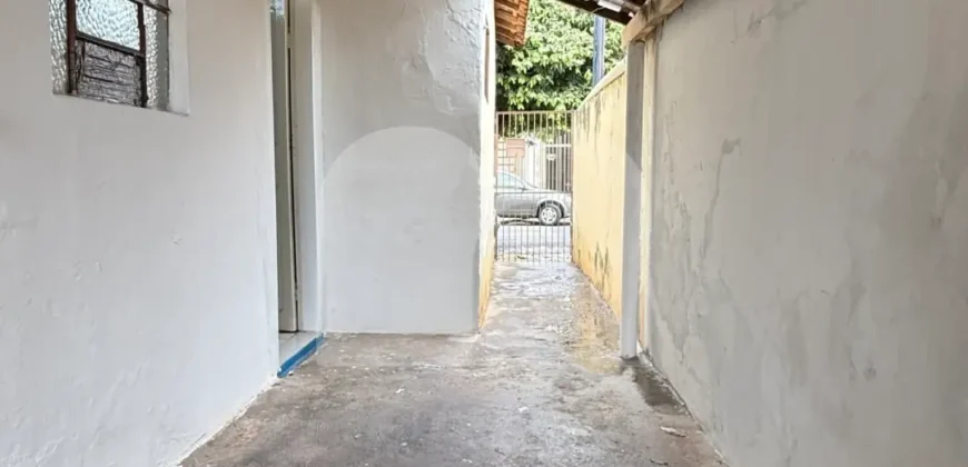 Casa para Alugar com 1 Quarto e Garagem para Moto