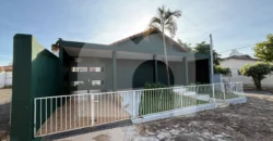 Casa Comercial com 3 Quartos