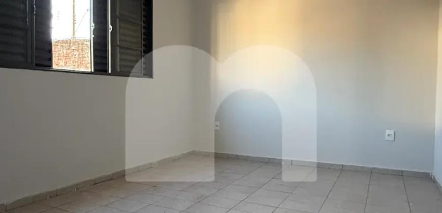 Casa com 2 Quartos para Alugar